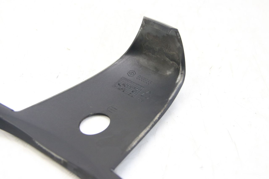 photo de OBERES HINTERES VERKLEIDUNGSTEILVERBINDER PIAGGIO BEVERLY 125 (2010 - 2015)