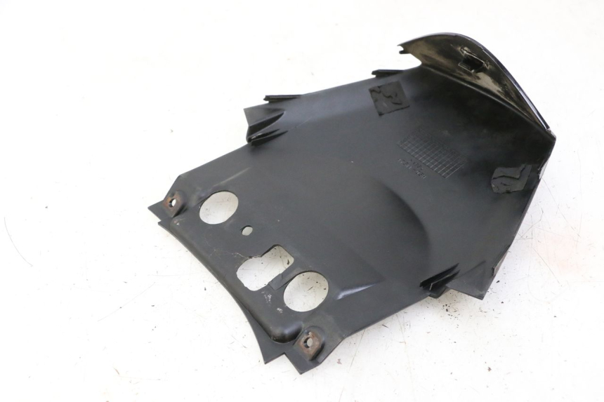 photo de OBERES HINTERES VERKLEIDUNGSTEILVERBINDER SUZUKI BURGMAN 125 (2007 - 2014)
