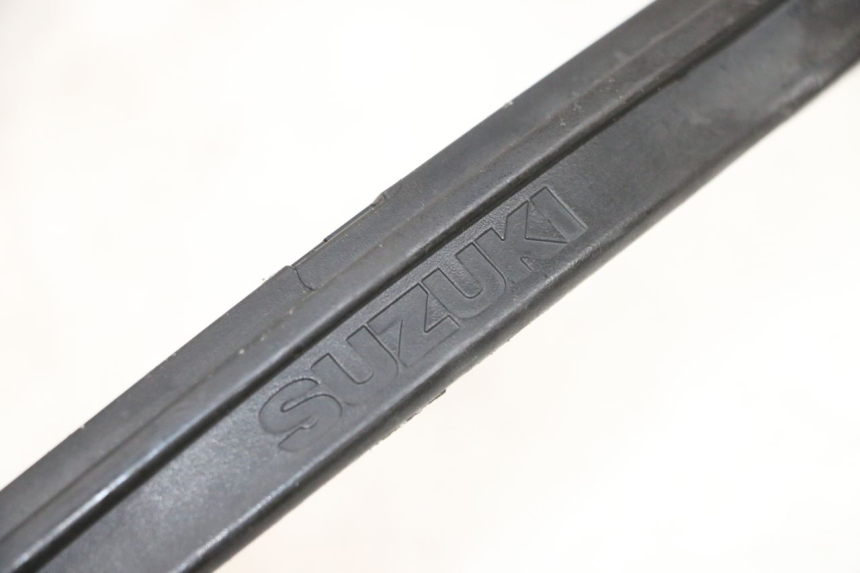 photo de VERKLEIDUNG HINTEN MITTE OBEN SUZUKI BURGMAN 650 (2013 - 2020)