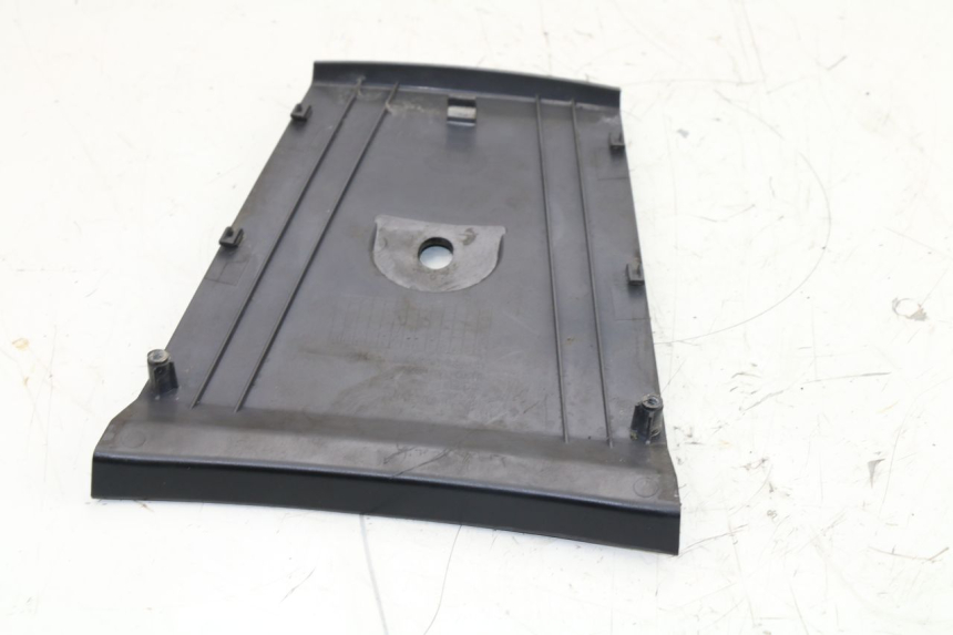 photo de VERKLEIDUNG HINTEN MITTE OBEN DAELIM S3 125 (2010 - 2017)