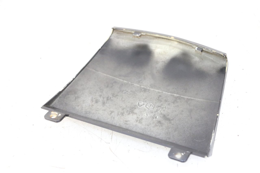 photo de VERKLEIDUNG HINTEN MITTE OBEN GILERA NEXUS 300 (2008 - 2013)