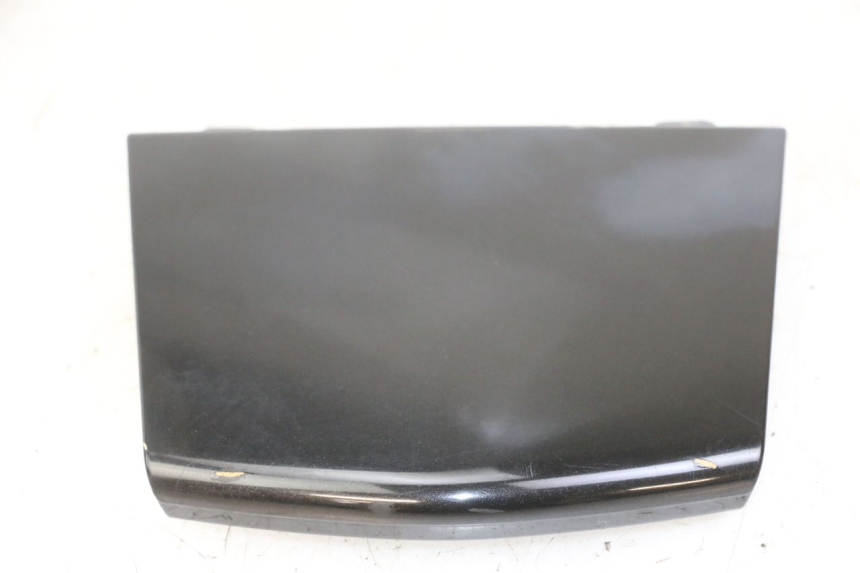 photo de VERKLEIDUNG HINTEN MITTE OBEN GILERA NEXUS 300 (2008 - 2013)