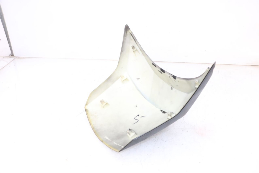 photo de VERKLEIDUNG HINTEN MITTE OBEN JM MOTORS GTS 125 (2015 - 2019) - Zoom auf Gebrauchszustand