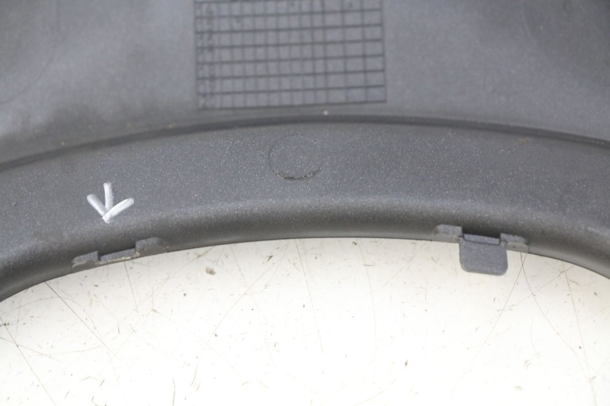 photo de OBERES HINTERES VERKLEIDUNGSTEILVERBINDER HONDA FORZA 125 (2015 - 2016)