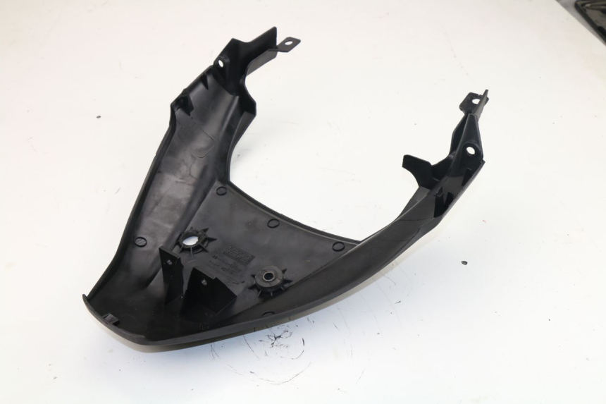 photo de VERKLEIDUNG HINTEN MITTE OBEN HONDA XLV VARADERO 125 (2000 - 2006)