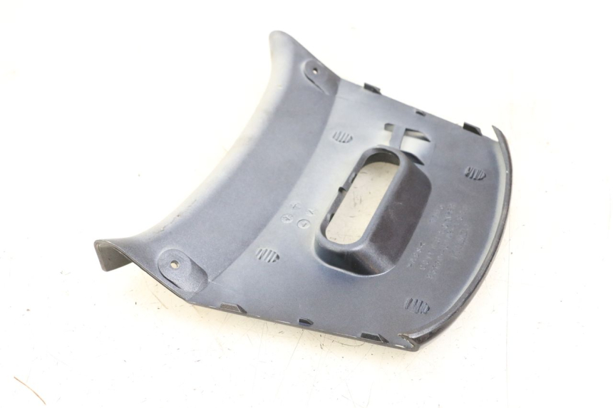 photo de VERKLEIDUNG HINTEN MITTE OBEN KYMCO XCITING 250 (2006 - 2009)