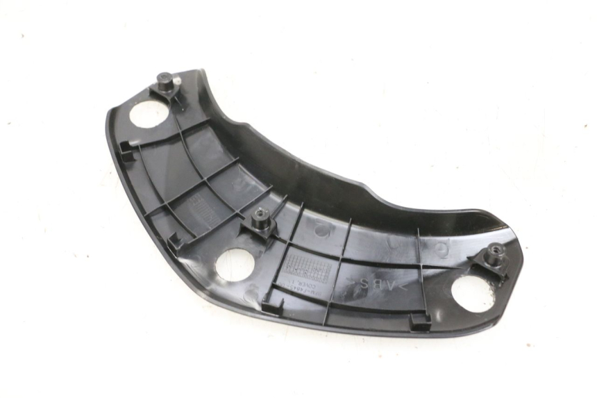 photo de VERKLEIDUNG HINTEN MITTE OBEN YAMAHA NEO'S CORE 1 (2022 - 2026) - Zoom auf Gebrauchszustand