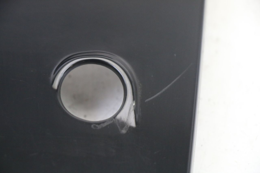 photo de VERKLEIDUNG HINTEN MITTE OBEN SYM ORBIT III 3 4T 50 (2021 - 2025)