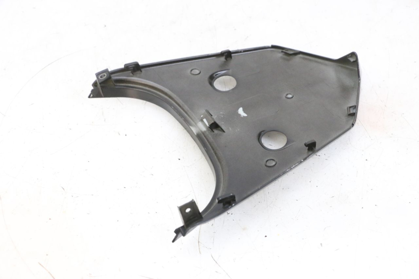 photo de VERKLEIDUNG HINTEN MITTE OBEN SYM ORBIT III 3 4T 50 (2021 - 2025) - Alternative Perspektive