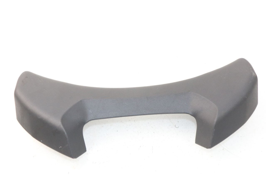 photo de VERKLEIDUNG HINTEN MITTE OBEN PEUGEOT METROPOLIS 400 (2017 - 2020)