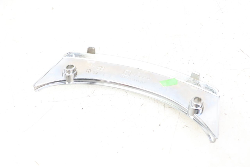 photo de VERKLEIDUNG HINTEN MITTE OBEN PEUGEOT SATELIS 125 (2013 - 2018)