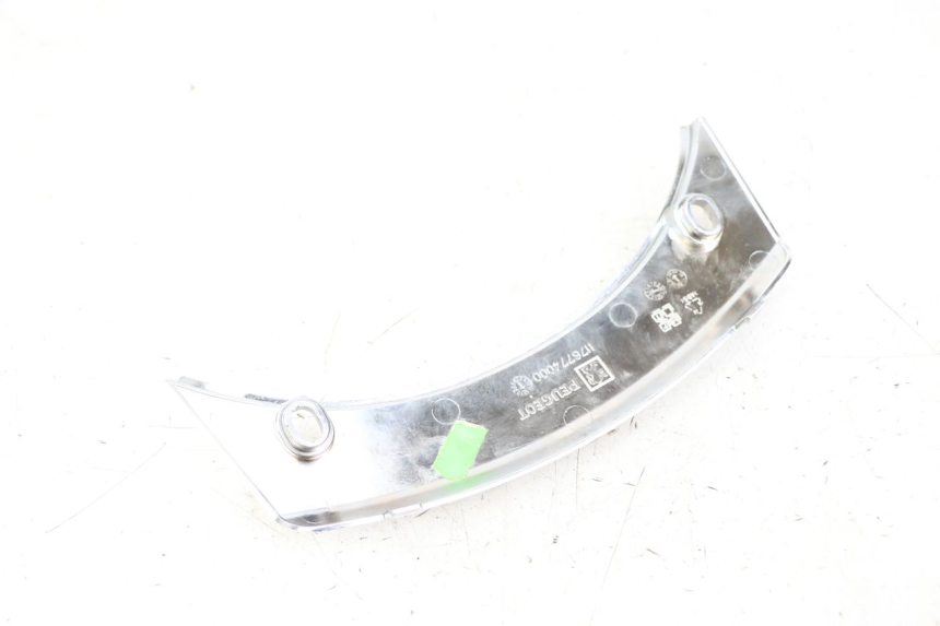 photo de VERKLEIDUNG HINTEN MITTE OBEN PEUGEOT SATELIS 125 (2013 - 2018)