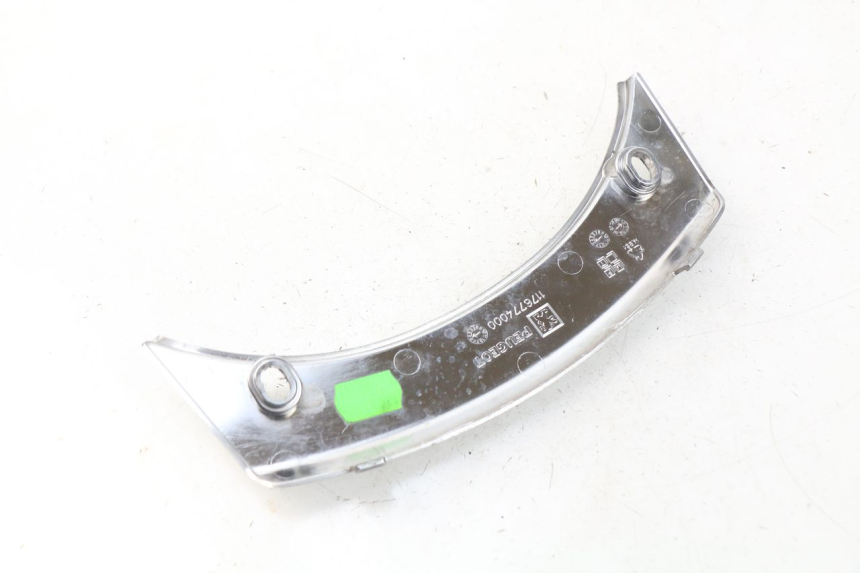 photo de VERKLEIDUNG HINTEN MITTE OBEN PEUGEOT SATELIS 500 (2007 - 2013)