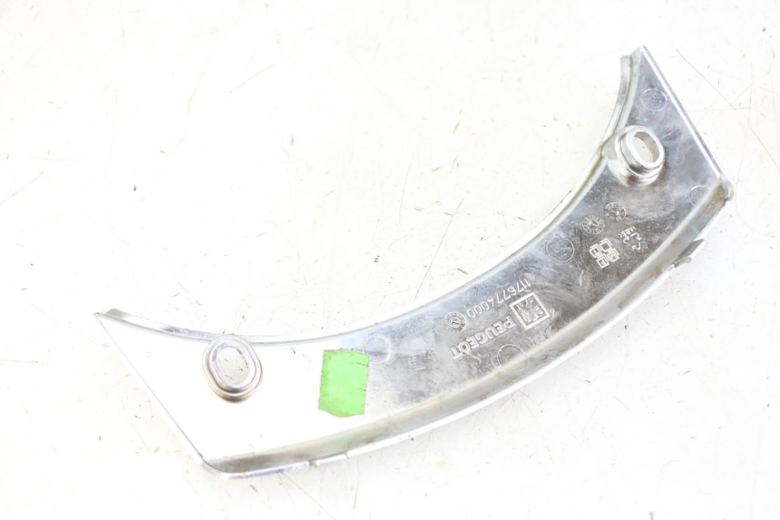 photo de VERKLEIDUNG HINTEN MITTE OBEN PEUGEOT SATELIS 125 (2013 - 2018)