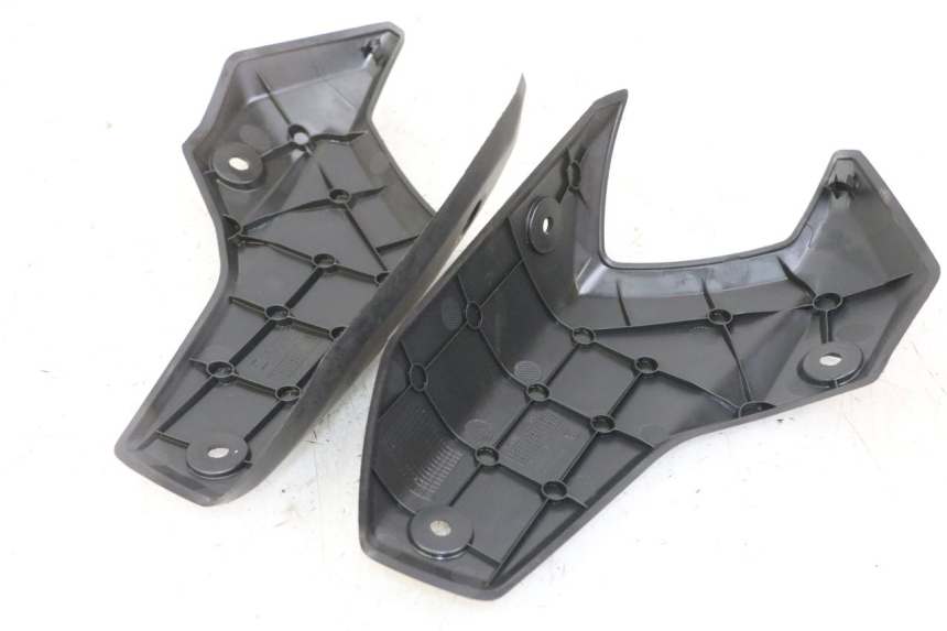 photo de VERKLEIDUNG HINTEN MITTE OBEN PEUGEOT STREETZONE I 2T 50 (2018 - 2020)