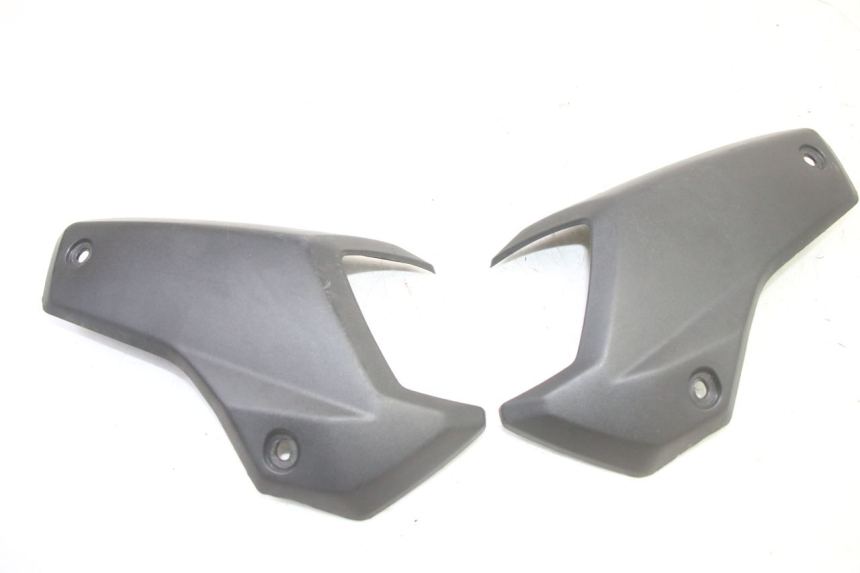 photo de VERKLEIDUNG HINTEN MITTE OBEN PEUGEOT STREETZONE I 2T 50 (2018 - 2020)