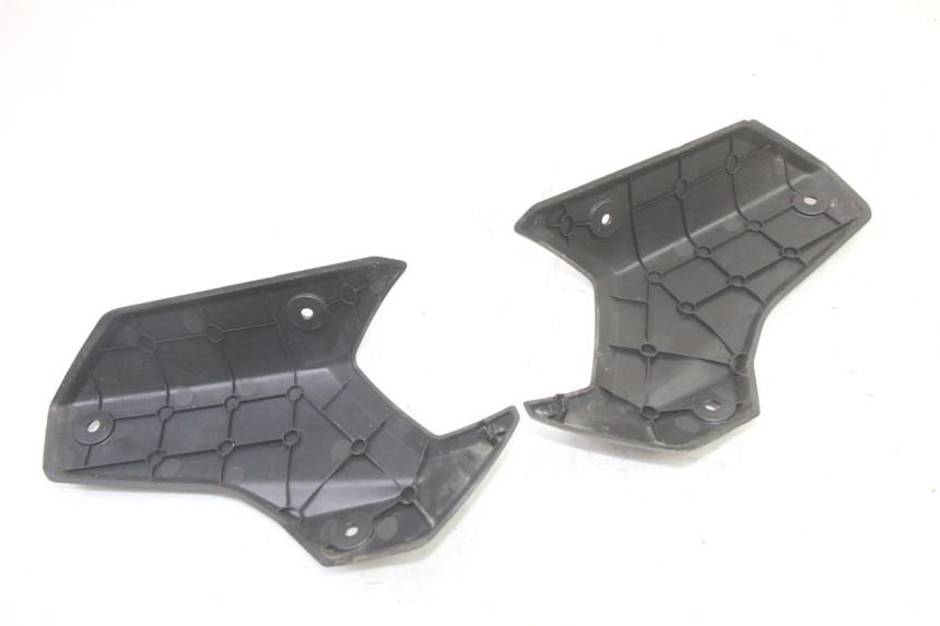 photo de VERKLEIDUNG HINTEN MITTE OBEN PEUGEOT STREETZONE I 2T 50 (2018 - 2020)