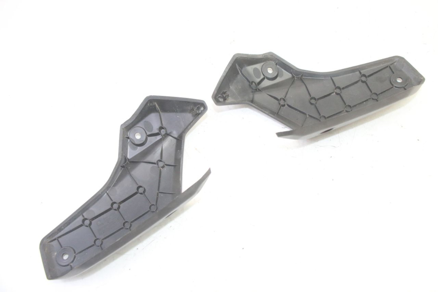 photo de VERKLEIDUNG HINTEN MITTE OBEN PEUGEOT STREETZONE I 2T 50 (2018 - 2020)