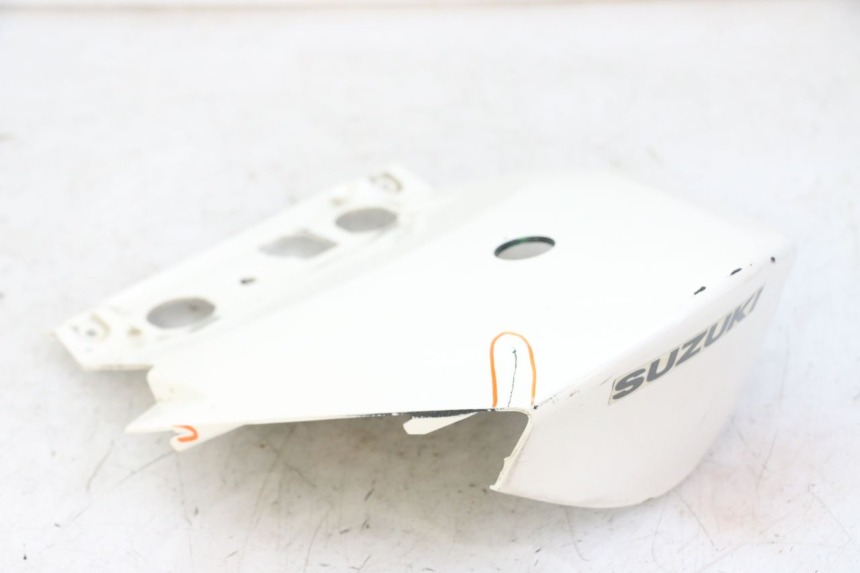 photo de OBERES HINTERES VERKLEIDUNGSTEILVERBINDER SUZUKI BURGMAN 125 (2007 - 2014)