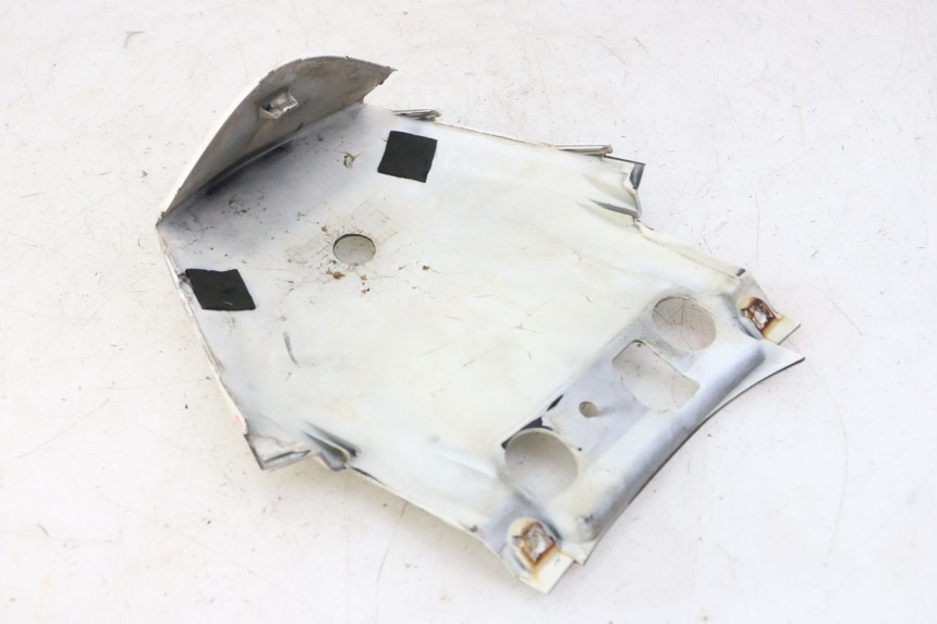 photo de OBERES HINTERES VERKLEIDUNGSTEILVERBINDER SUZUKI BURGMAN 125 (2007 - 2014)