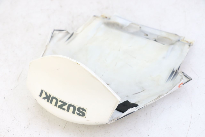 photo de OBERES HINTERES VERKLEIDUNGSTEILVERBINDER SUZUKI BURGMAN 125 (2007 - 2014)