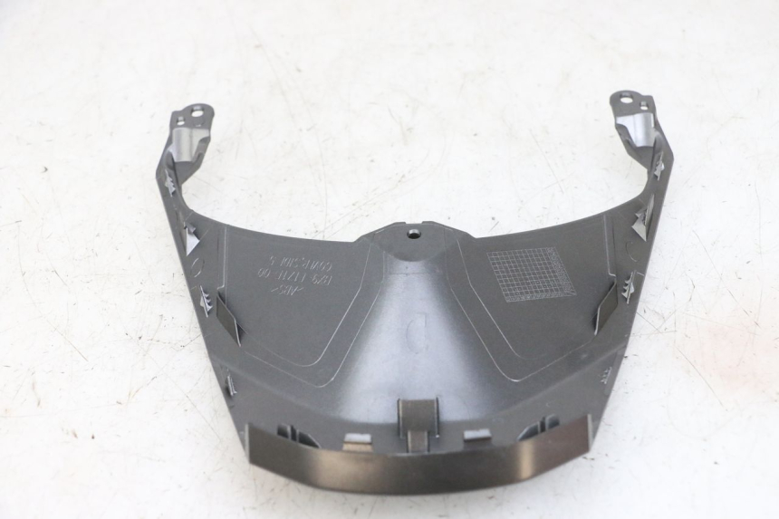 photo de VERKLEIDUNG HINTEN MITTE OBEN YAMAHA TRICITY 300 (2020 - 2024) - Detailansicht des Bauteils