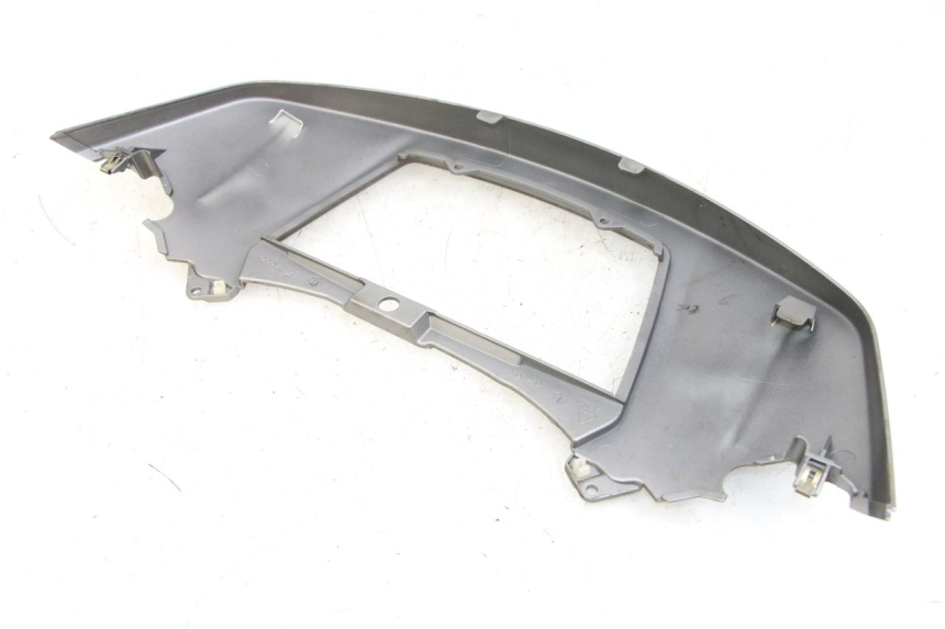 photo de OBERES HINTERES VERKLEIDUNGSTEILVERBINDER PIAGGIO X10 125 (2012 - 2017)