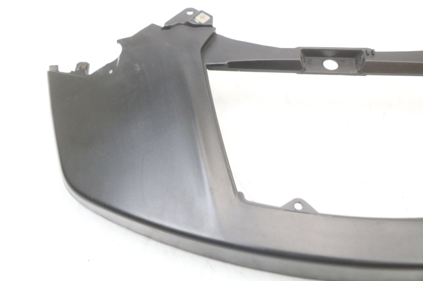 photo de OBERES HINTERES VERKLEIDUNGSTEILVERBINDER PIAGGIO X10 125 (2012 - 2017)
