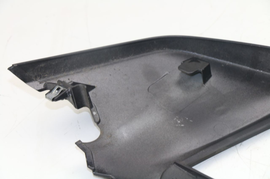 photo de VERKLEIDUNG HINTEN MITTE OBEN PIAGGIO X10 500 (2012 - 2018)