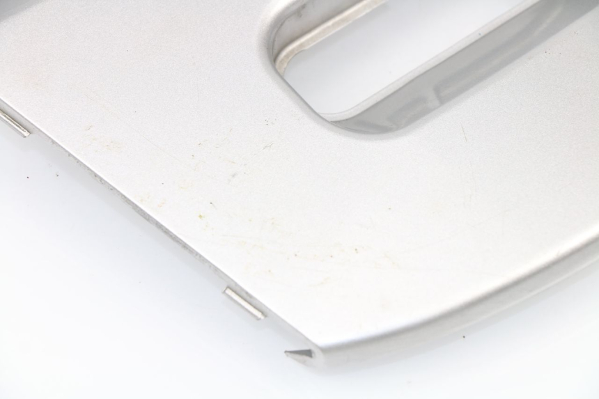 photo de VERKLEIDUNG HINTEN MITTE OBEN KYMCO XCITING 500 (2004 - 2006)
