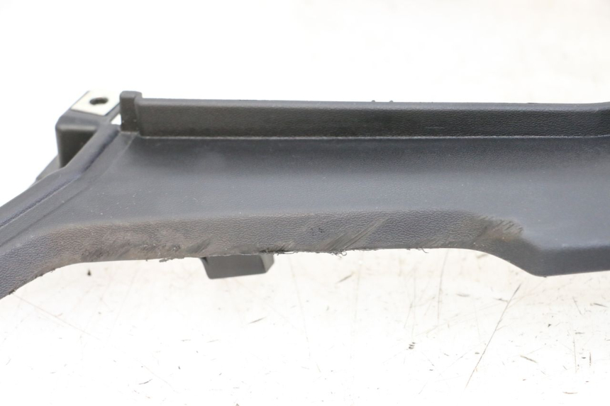 photo de VERKLEIDUNG HINTEN MITTE OBEN YAMAHA TRACER 7 700 (2020 - 2024)