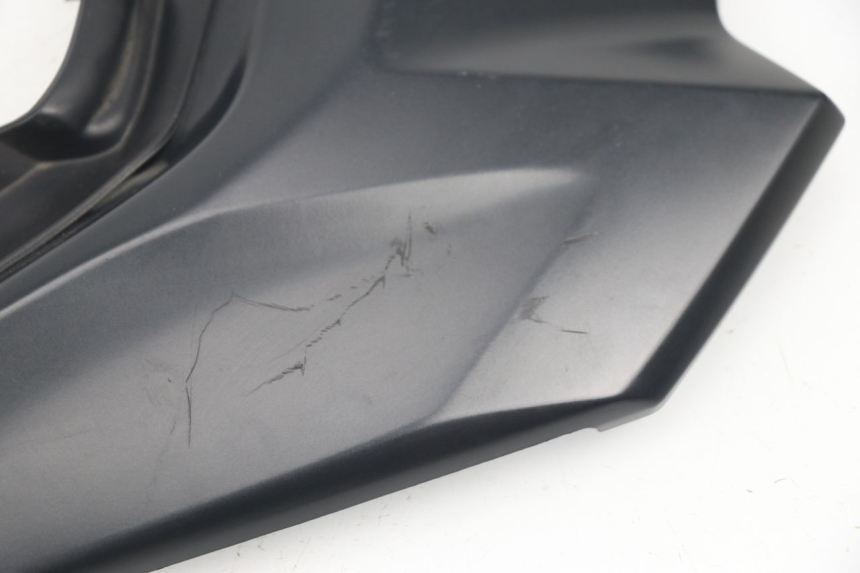 photo de VERKLEIDUNG HINTEN MITTE OBEN YAMAHA YP T-MAX TMAX 530 (2017 - 2020)
