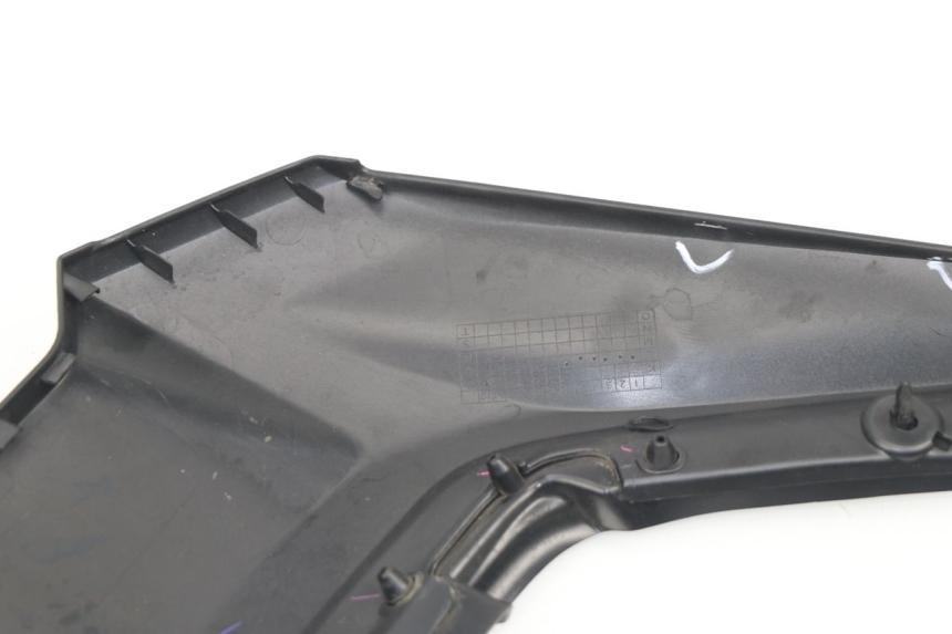 photo de VERKLEIDUNG HINTEN MITTE OBEN YAMAHA YP T-MAX TMAX 530 (2017 - 2020)