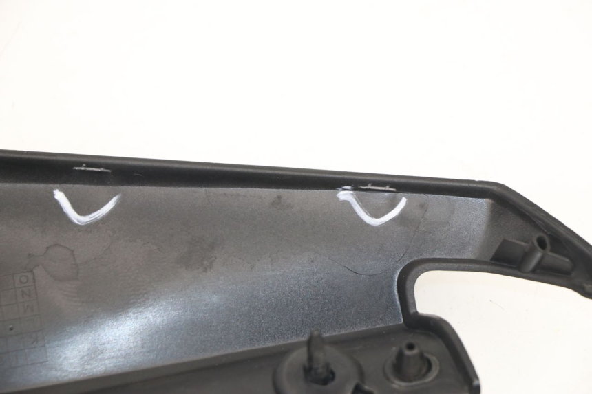 photo de VERKLEIDUNG HINTEN MITTE OBEN YAMAHA YP T-MAX TMAX 530 (2017 - 2020)