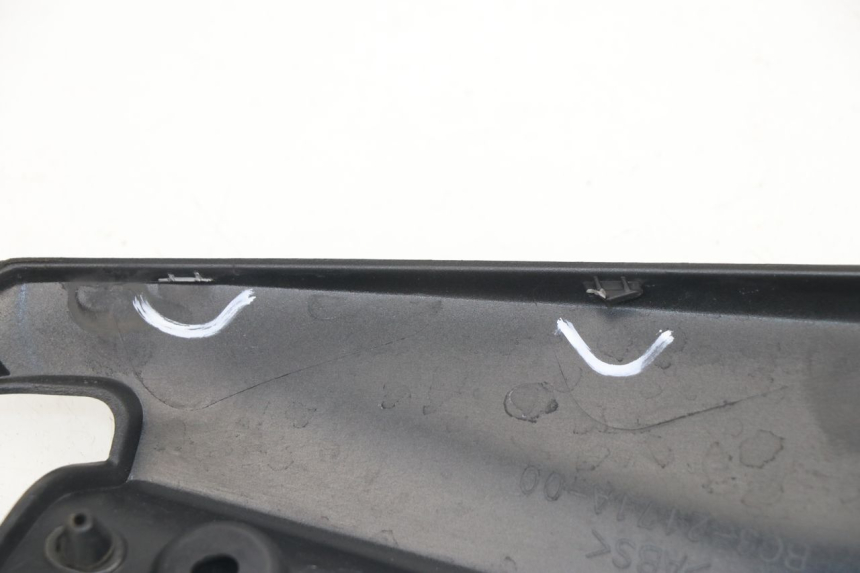 photo de VERKLEIDUNG HINTEN MITTE OBEN YAMAHA YP T-MAX TMAX 530 (2017 - 2020)