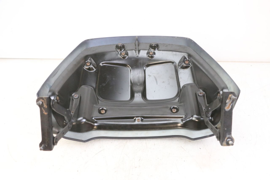 photo de HECKVERKLEIDUNG VERBINDUNG PIAGGIO XEVO - X EVO 125 (2007 - 2016) - Technische Nahaufnahme