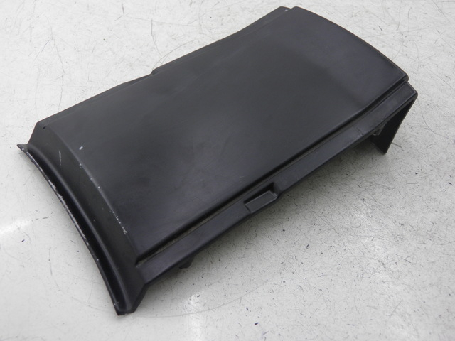 photo de VERKLEIDUNG HINTEN MITTE YAMAHA FZS FAZER 600 (1998 - 2001)