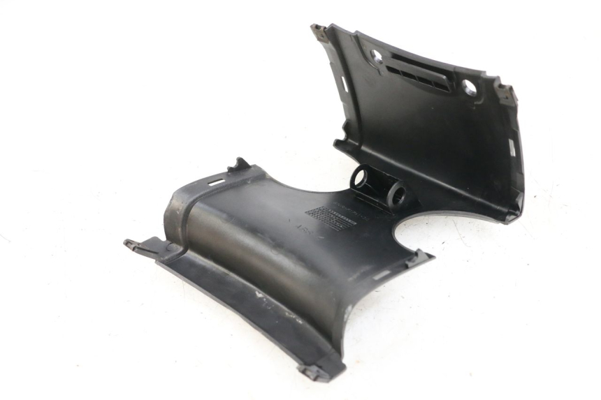 photo de VERKLEIDUNG HINTEN MITTE YAMAHA YP MAJESTY 125 (2002 - 2006)