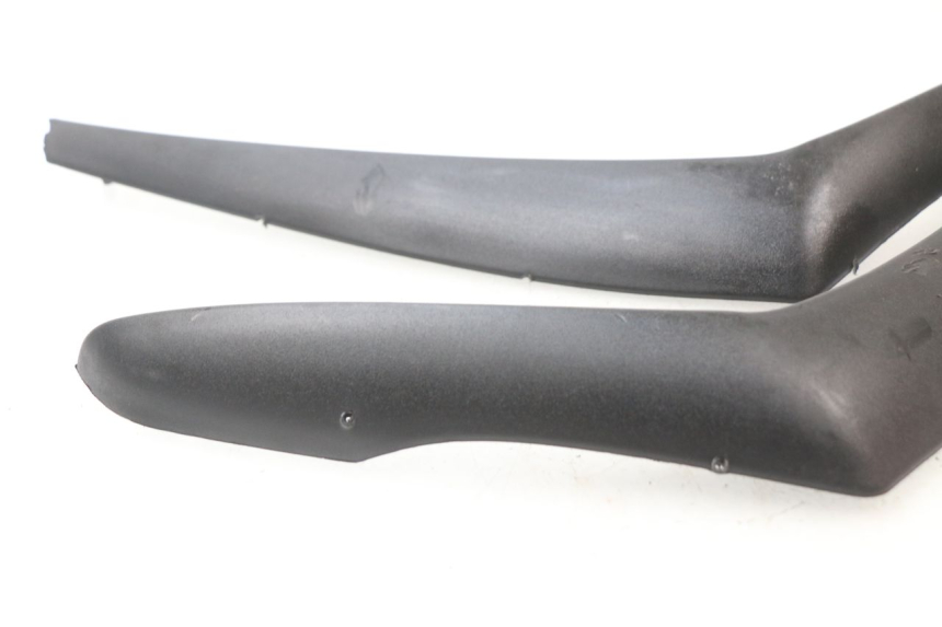 photo de FRONTVERKLEIDUNG MITTE PIAGGIO BEVERLY 125 (1998 - 2005)