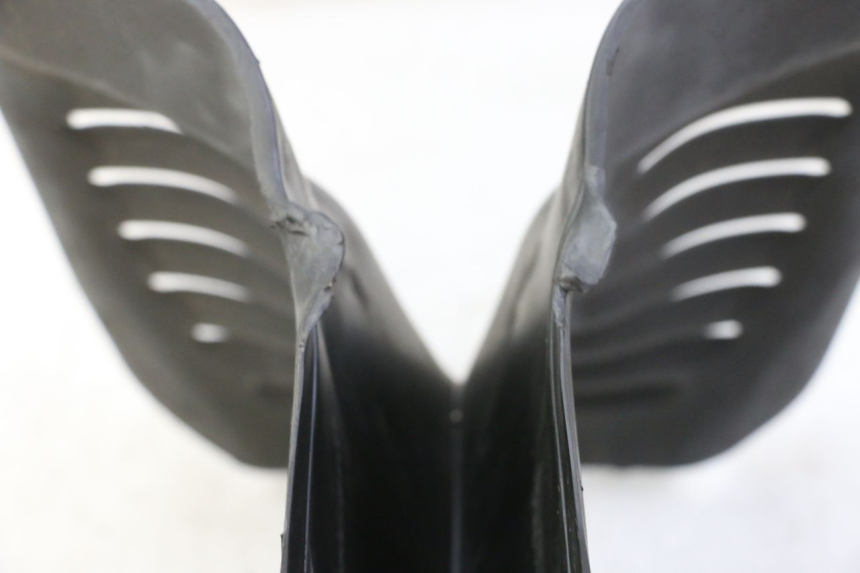 photo de VERKLEIDUNG VORNE MITTE PIAGGIO MP3 RL 250 (2007 - 2010)