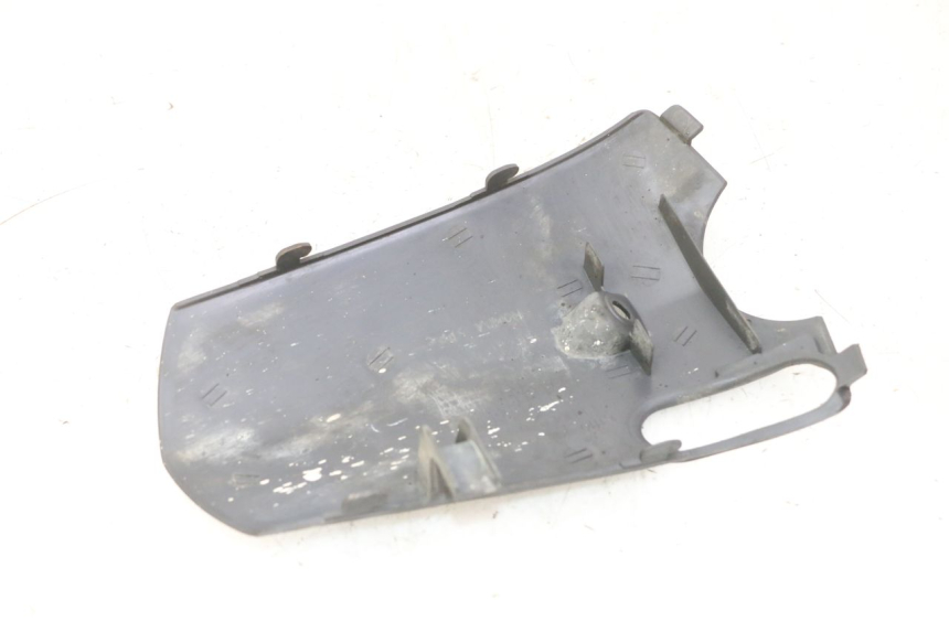 photo de UNTERE VERKLEIDUNG VORDERSEITE VERBINDUNG HONDA SCV LEAD 100 (2003 - 2007)