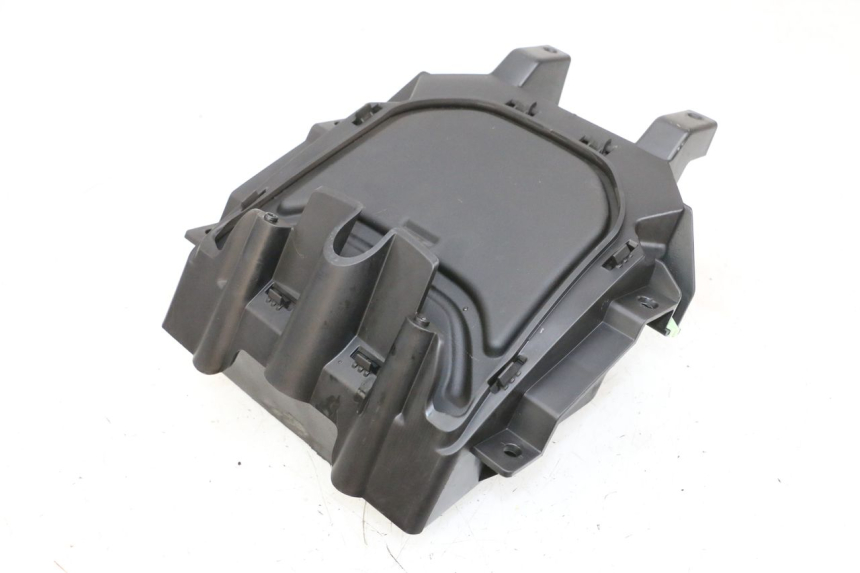 photo de VERKLEIDUNG VORNE MITTE PEUGEOT SPEEDFIGHT 4 4T EFI 50 (2021 - 2025) - Zoom auf Gebrauchszustand