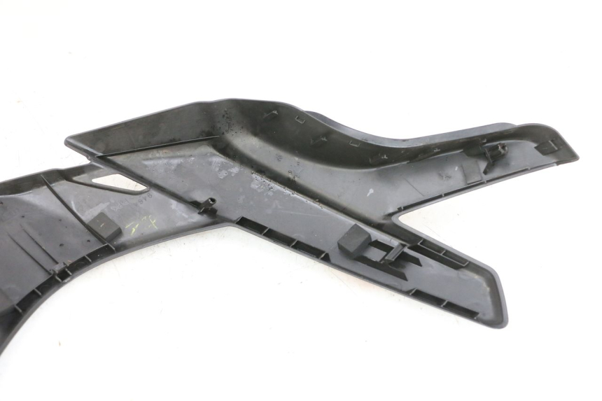 photo de VORDERER VERKLEIDUNGSANSCHLUSS OBEN SUZUKI BURGMAN 650 (2013 - 2020)