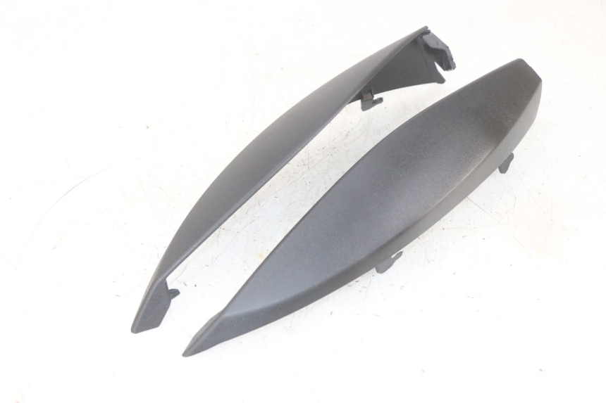 photo de VERKLEIDUNG VORNE MITTE PIAGGIO MP3 HPE 300 (2019 - 2026) - Detailansicht des Bauteils