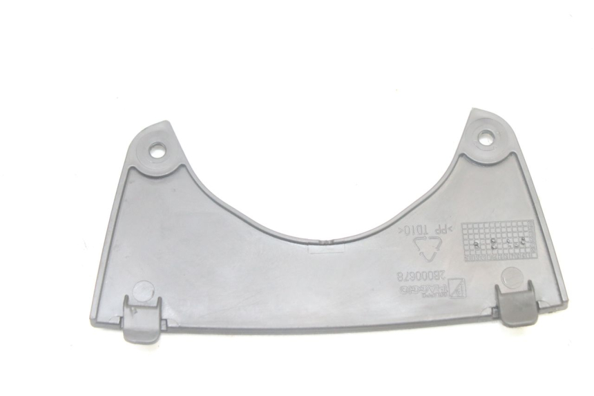 photo de VERKLEIDUNG VORNE MITTE PIAGGIO MP3 500 (2014 - 2016)