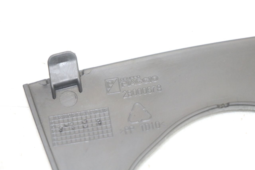 photo de VERKLEIDUNG VORNE MITTE PIAGGIO MP3 500 (2014 - 2016)