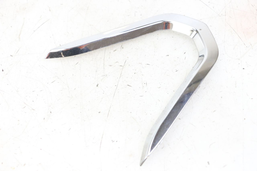 photo de VERKLEIDUNG VORNE MITTE PEUGEOT SATELIS 125 (2013 - 2018)