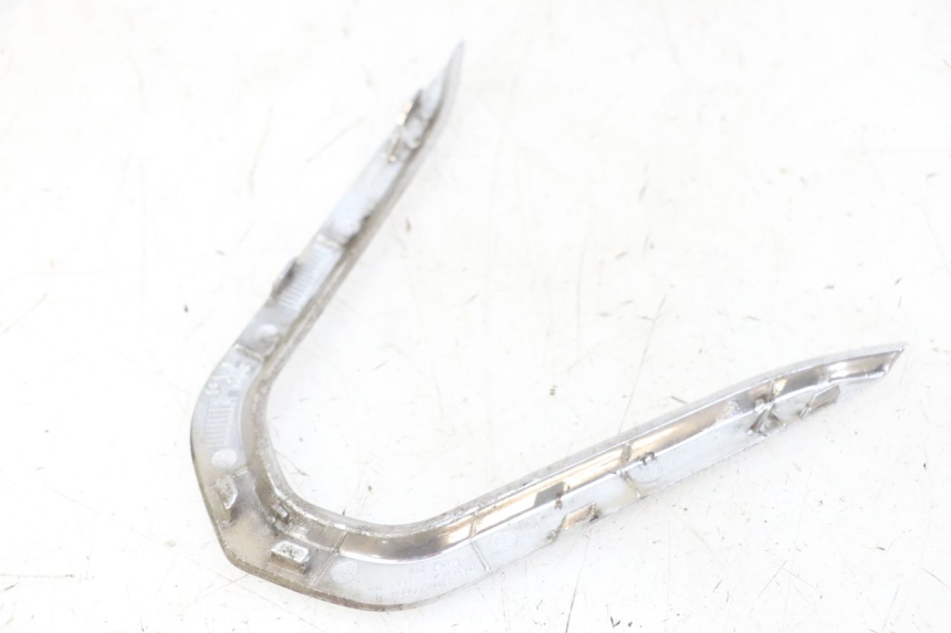 photo de VERKLEIDUNG VORNE MITTE PEUGEOT SATELIS 125 (2013 - 2018)