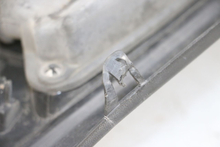 photo de TRITTBRETT VERKLEIDUNG MITTE RECHTS SUZUKI BURGMAN 650 (2013 - 2020)