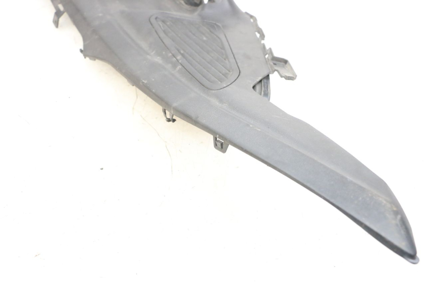 photo de TRITTBRETT VERKLEIDUNG MITTE RECHTS SUZUKI BURGMAN 650 (2013 - 2020)